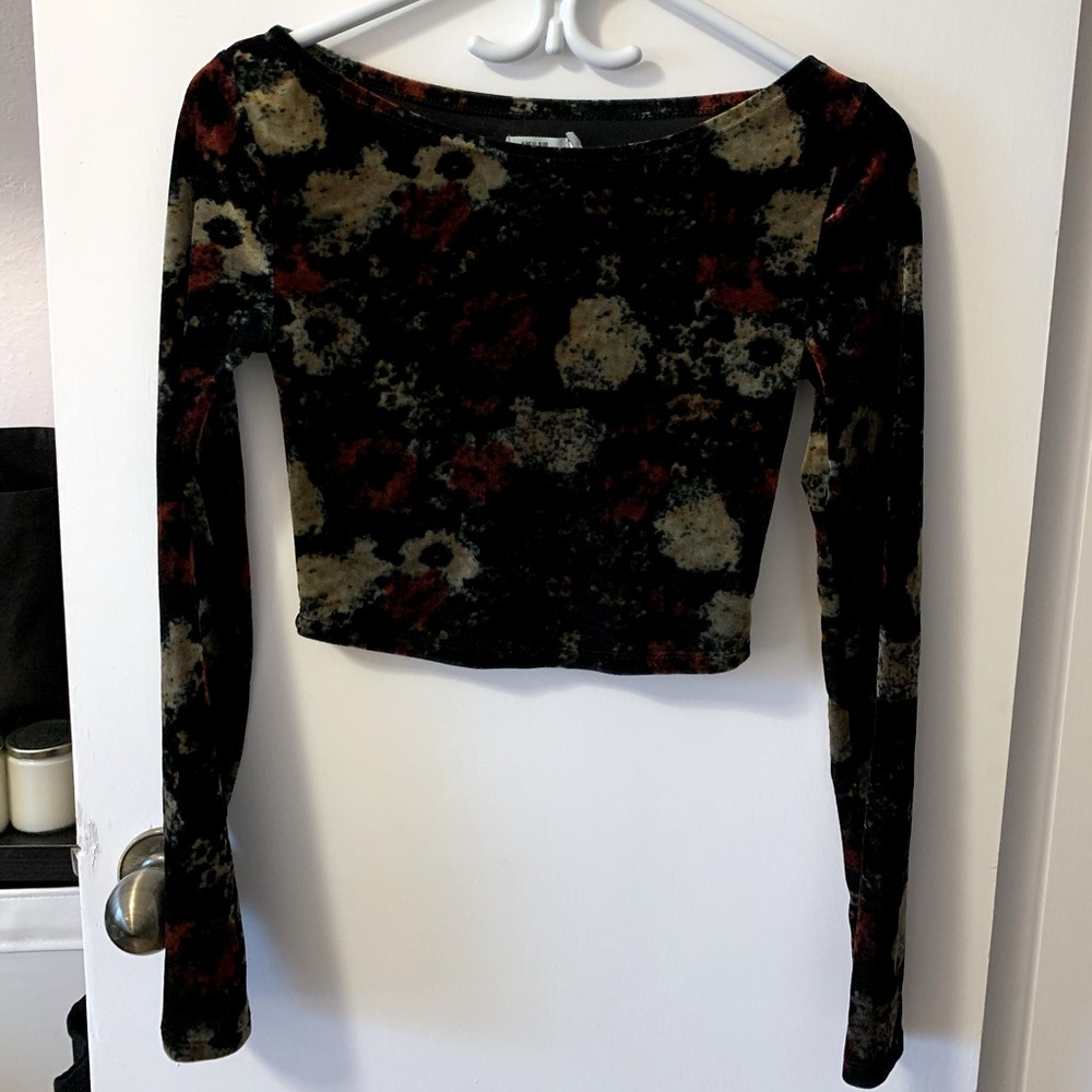 Velvet pattern crop top
